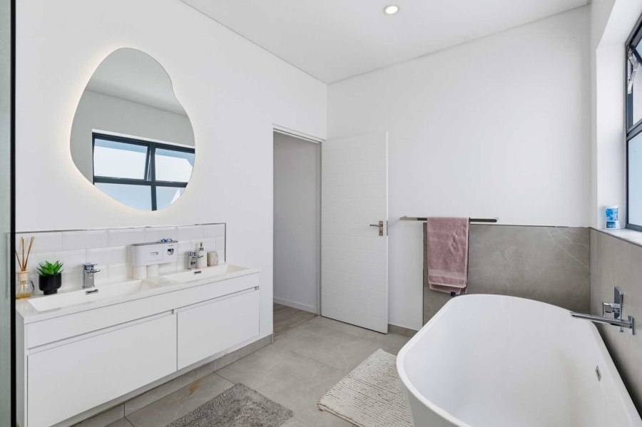 4 Bedroom Property for Sale in Sandown Western Cape